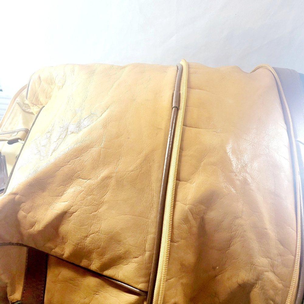 Cherish Leather Travel Bag - Picture 5 of 6